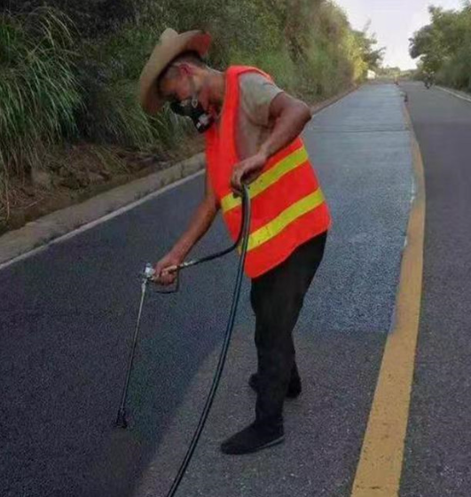 曲靖路面喷涂翻新彩色步道施工方案